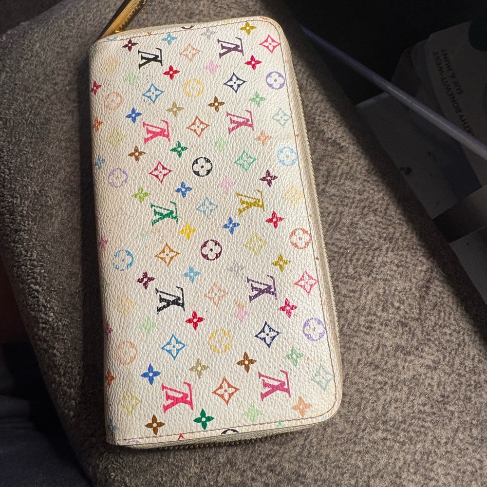 Louis Vuitton White and Red Key and Card Holder with Stylish Pattern